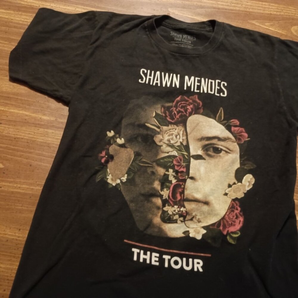 Shawn Mendes Concert Tour T-Shirt - Medium // 2019 Music Pop Graphic tee shirt